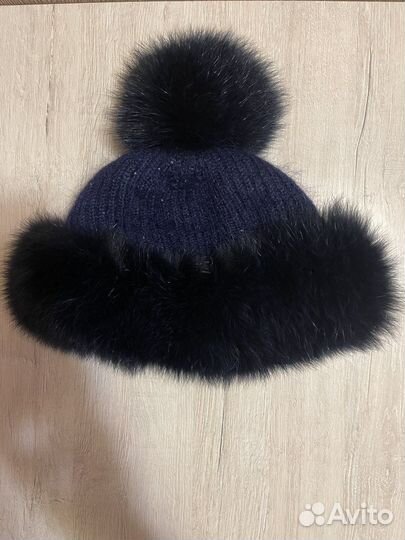 Шапка женская с меховым помпоном