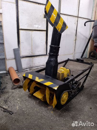 Снегоуборщик бензиновый