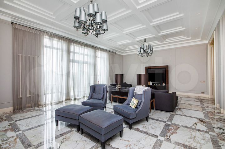 Дом 985 м² на участке 33 сот.