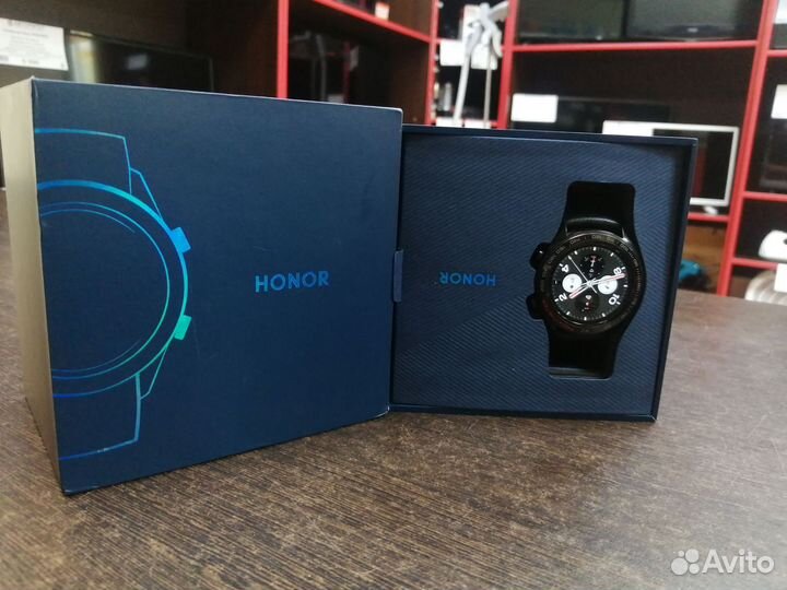2) Смарт-часы Honor Watch Magic
