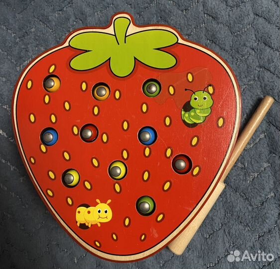 Клубника с червячками
