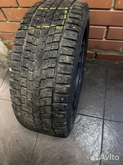 Dunlop SP Winter Ice 01 8/8.5 R16 94T