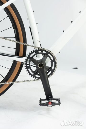 Гравийный велосипед на карбоновой вилке 700C