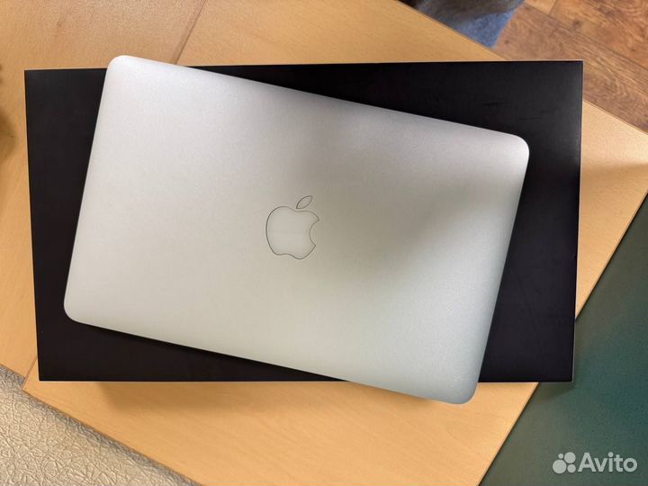 Apple MacBook Air 11 A 1370