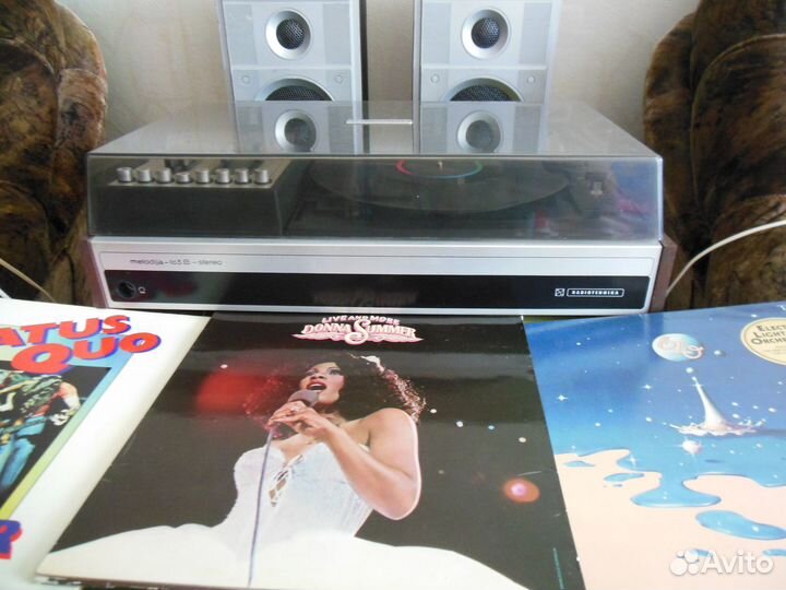 Проигрыватели Мелодия 103 В и М/ Стойка отл сост