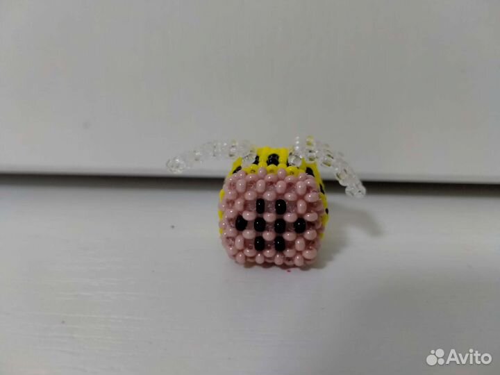 Амигуруми Пчелка из бисера