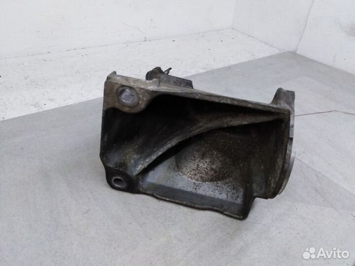 Кронштейн двигателя бмв