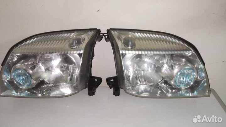 Фары на Nissan X-Trail 2003г