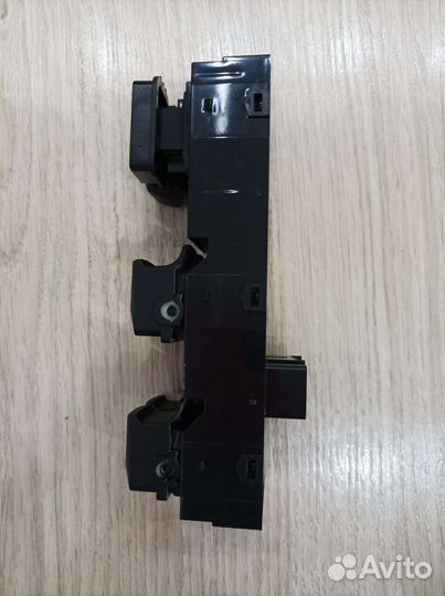 Кнопки стеклоподъемника Kia Sportage