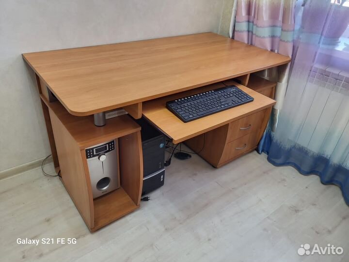 Компьютерный стол