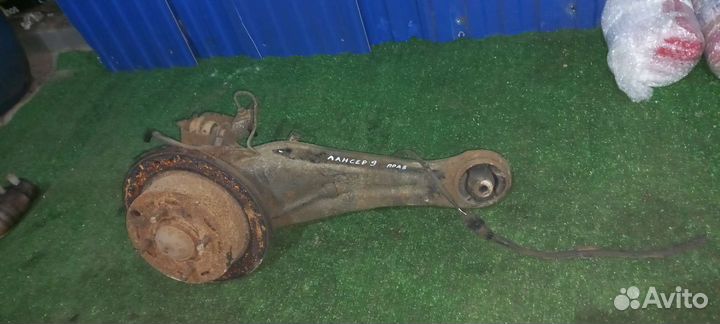 Ступици задние в сборе левая / правая lancer 9