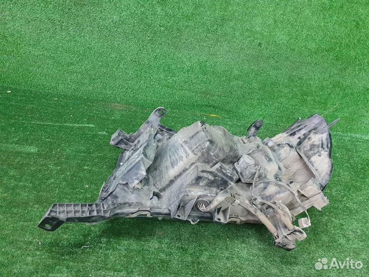 Фара правая Toyota Land Cruiser