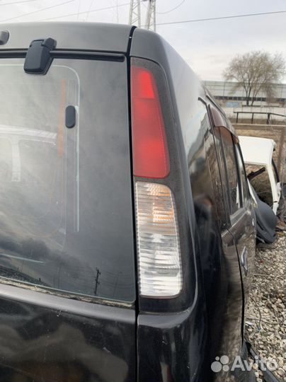 Фонарь задний правый, левый на ниссан куб