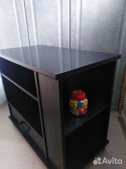 Тумба на колесиках