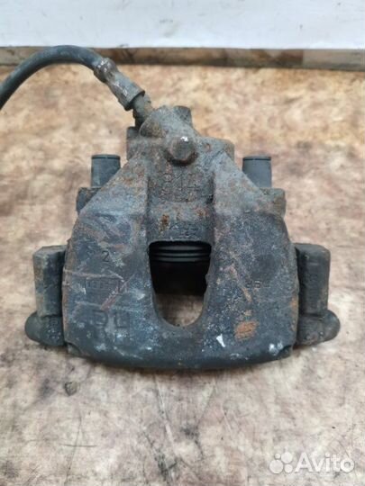 Суппорт тормозной передний правый Ford Focus 2