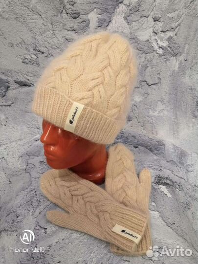 Шапки, варежки, манишки вязаные по индивидуальному