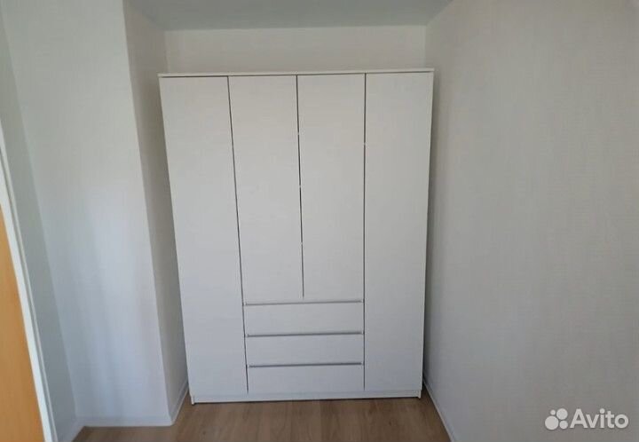 Шкаф белый распашной + 3 ящика 1600