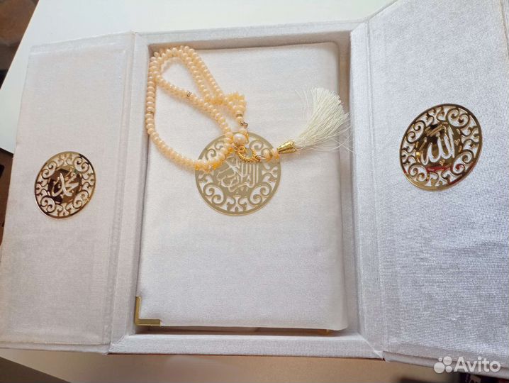 Шкатулка с Кораном и четками