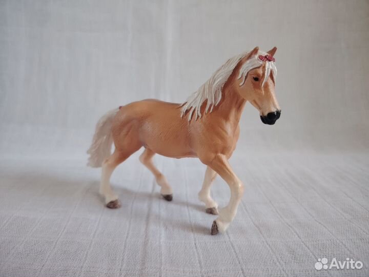 Фигурки лошадей schleich