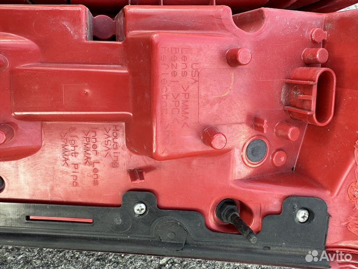 Задняя левая фара на cadillac srx 2 2013