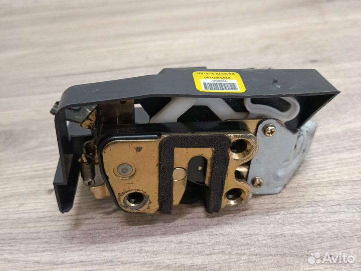 Замок двери задней правой kia Rio 2000-2005