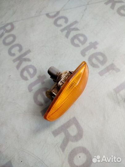 Поворотник в крыло левый Hyundai Elantra XD 2003