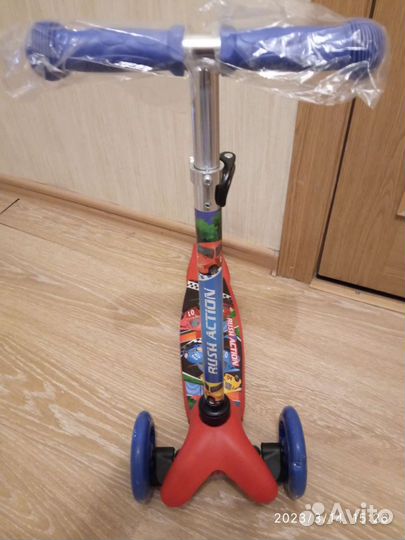 Самокат детский новый