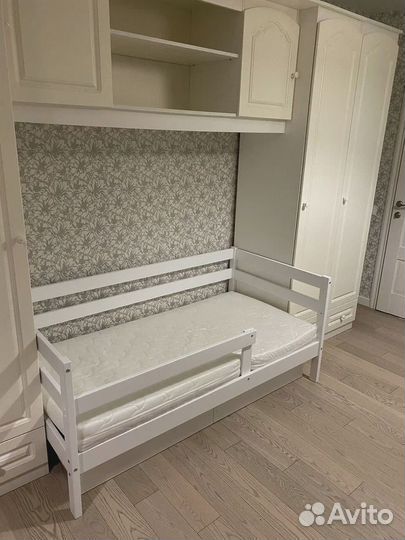 Детская кровать с бортиком