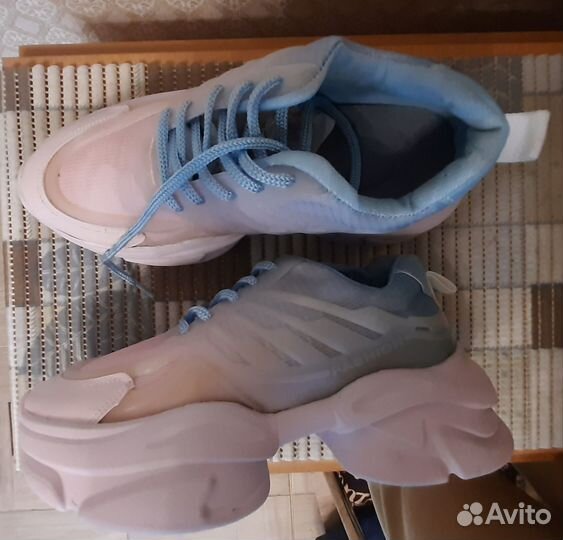 Кроссовки женские 38 размер новые