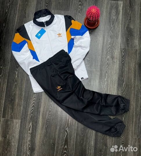 Спортивный костюм adidas