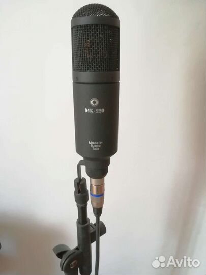 Студийный конденсаторный микрофон