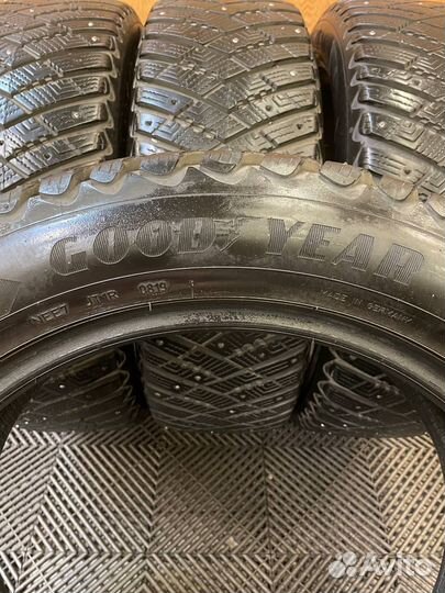 Goodyear UltraGrip Ice Arctic SUV 235/55 R19 105T