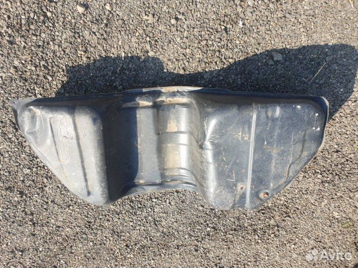 Бак топливный Бензобак Toyota Mark Ii X110 1GFE