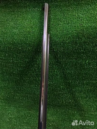 Молдинг стекла двери передний левый Toyota Avensis