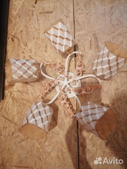 Продам люстру