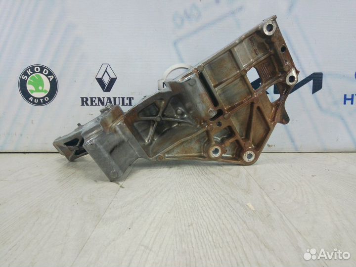 Кронштейн площадка крепление генератора Nissan pat