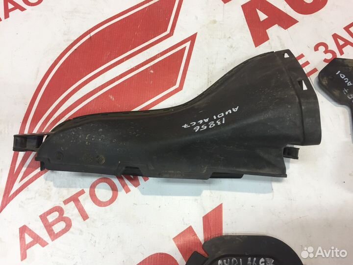 Пластиковые накладки под капотом Audi A6 C7