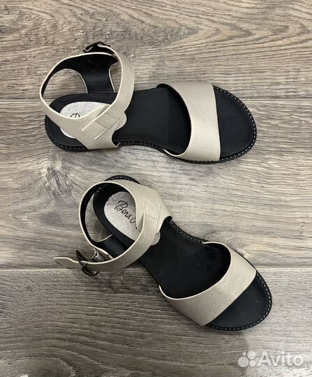 Новые сандалии 36 размер