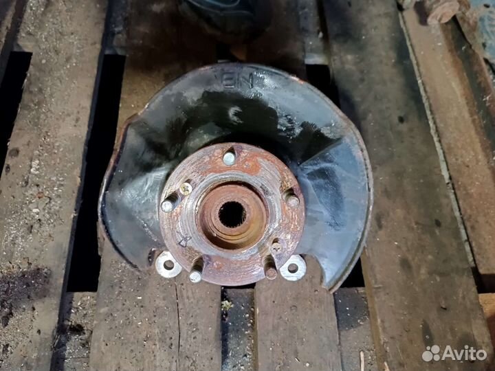 Поворотный кулак передний правый civic 8 цивик 8