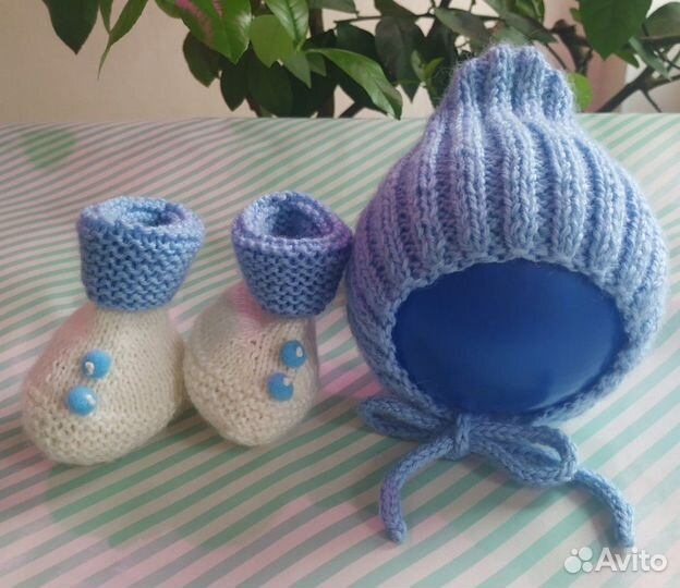 Пинетки детские и чепчик 