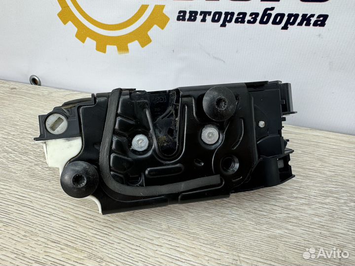 Замок двери левый передний Volkswagen Beetle A5
