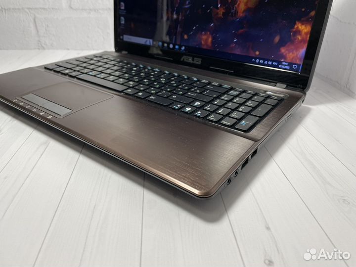 Игровой ноутбук Asus i5/4gb/2видеокарты/SSD