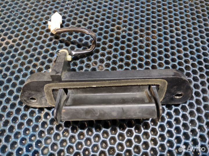 Кнопка багажника mitsubishi lancer 10