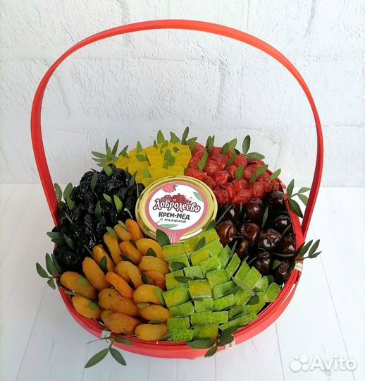 Съедобный подарок, корзина с сухофруктами