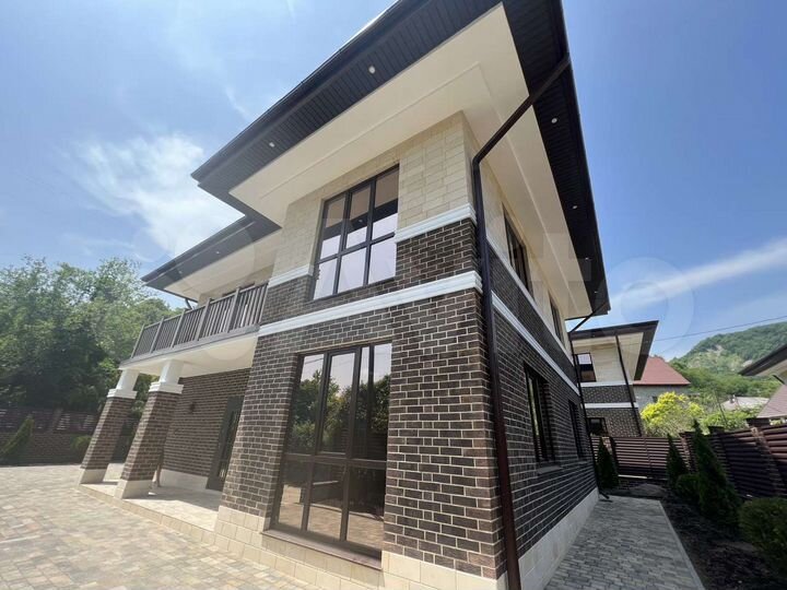 Коттедж 195 м² на участке 5 сот.