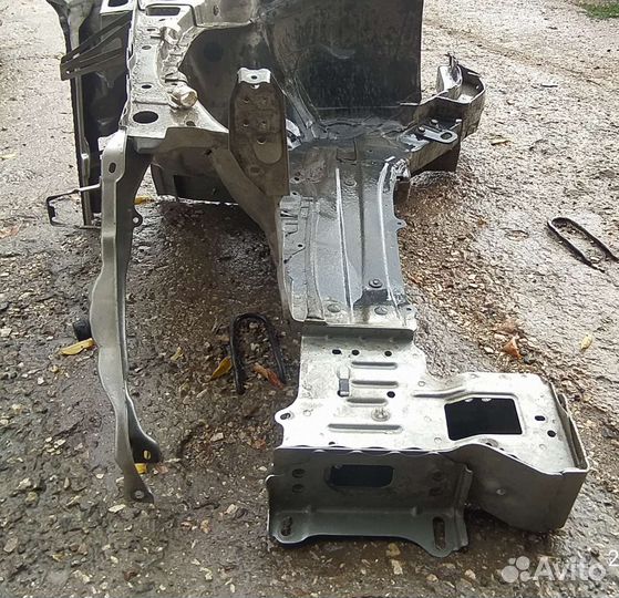 Ланжерон toyota auris левый