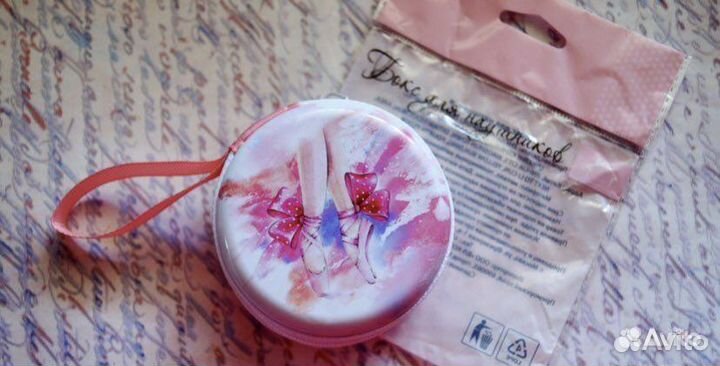 Набор. Ручка, помады и футляр