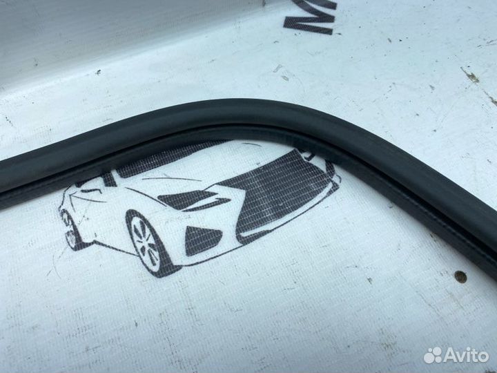 Уплотнительная резинка стекла двери багажника