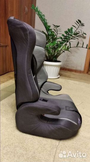 Детское автомобильное кресло б/у 9-36 кг