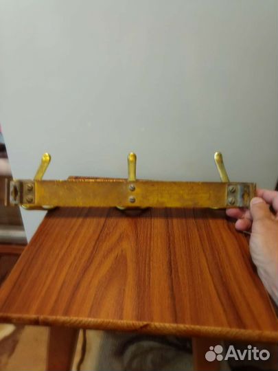 Вешалка для одежды настенная